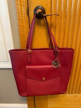 BNWNT Michael Kors Jet Set Travel large Saffiano Leather Tote w/ gold hardware